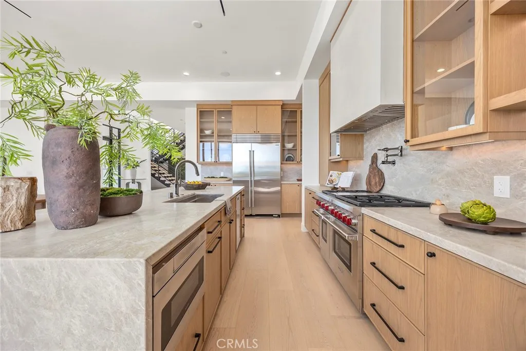 Anaheim Hills, California 92808, United States, 6 Bedrooms Bedrooms, ,7 BathroomsBathrooms,Residential,Active,217982