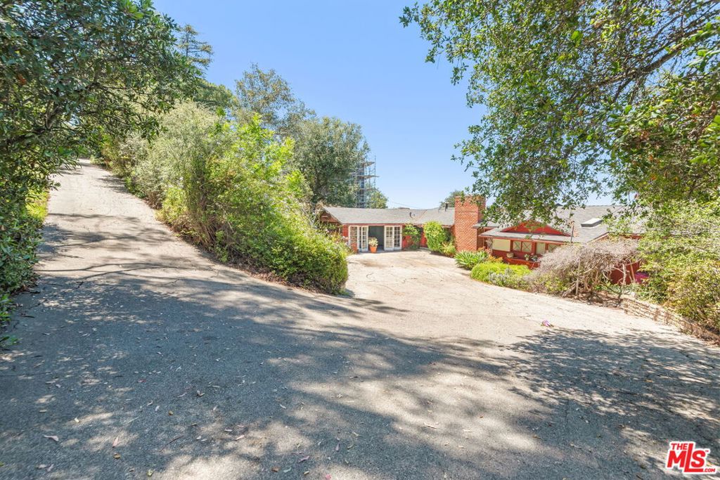 15739 Mulholland Place