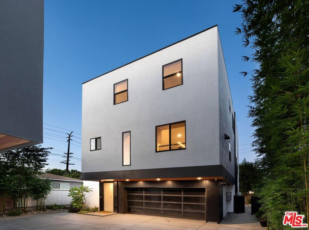 Photo of 2110 Barry Avenue, Los Angeles, CA 90025 (MLS # 24443073)