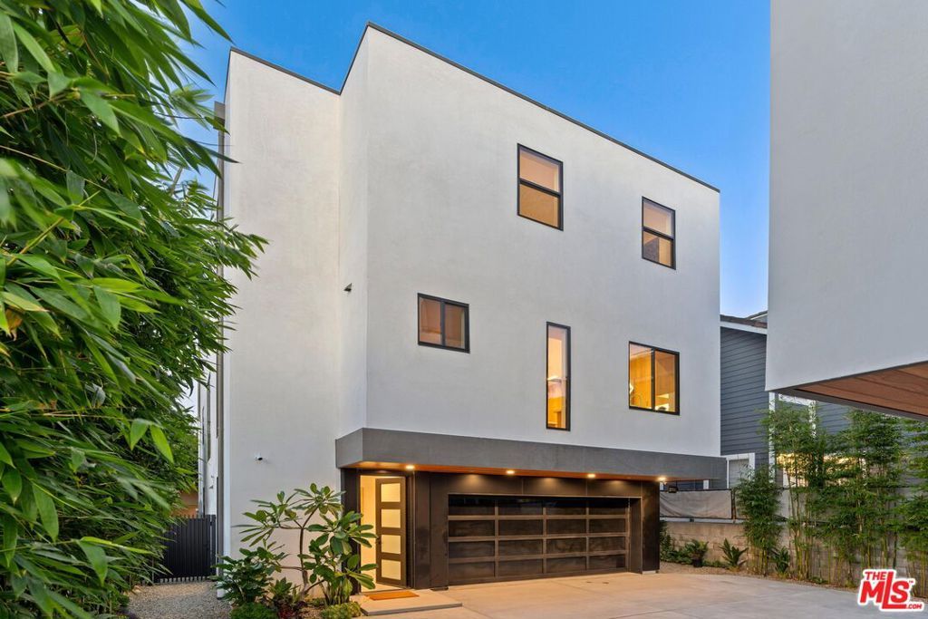 Photo of 2110 Barry Avenue, Los Angeles, CA 90025 (MLS # 24443073)