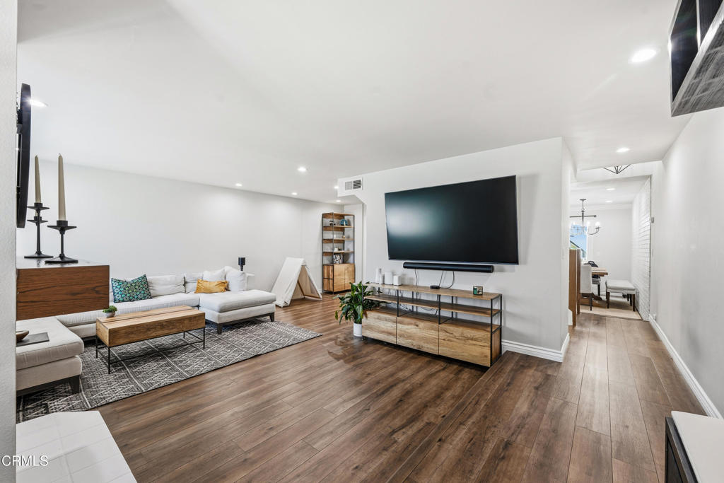 6871 Valley Circle Boulevard 2