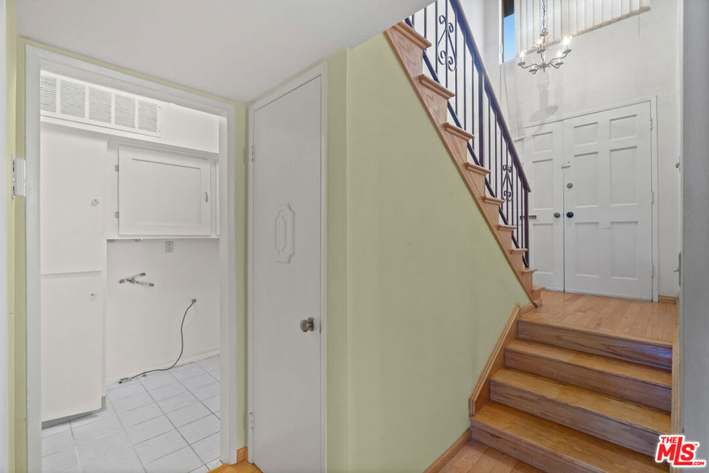 18933 Kittridge Street 63