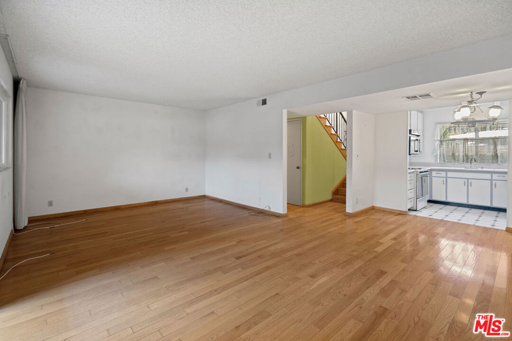 18933 Kittridge Street 63