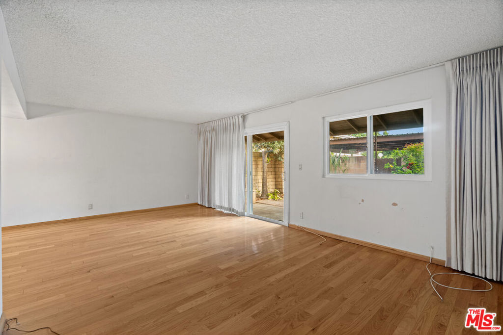 18933 Kittridge Street 63