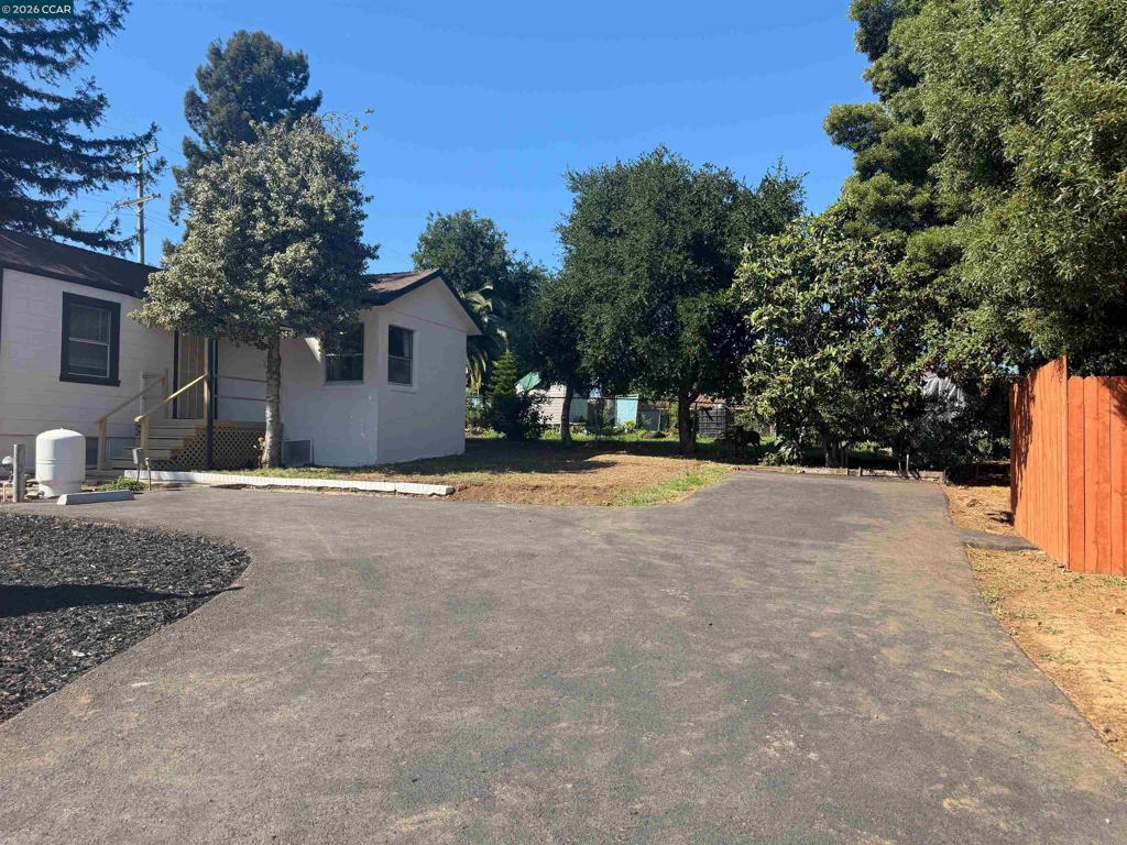 Properties 1 451 Maple Ave