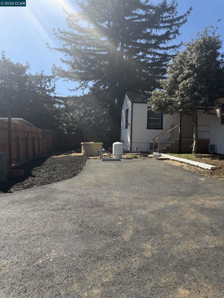 Properties 2 451 Maple Ave