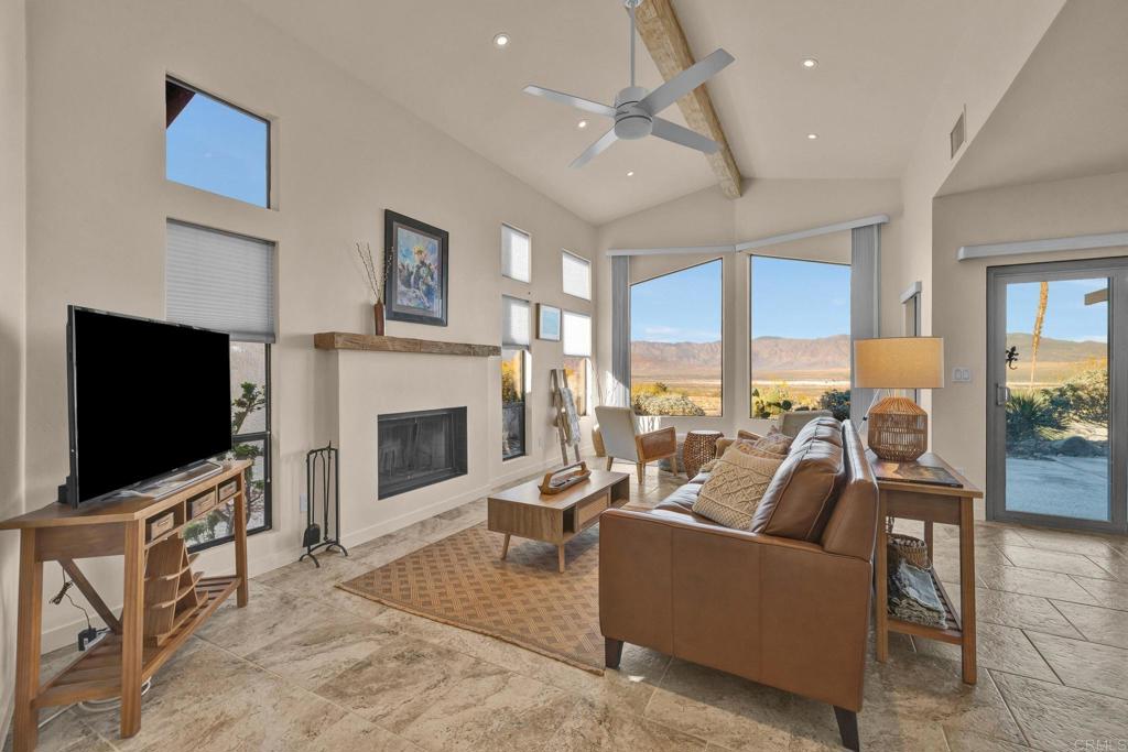 3013 Roadrunner Drive S