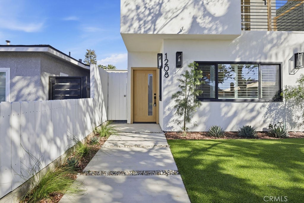 Photo of 1208 California Street, Huntington Beach, CA 92648 (MLS # OC26224556)