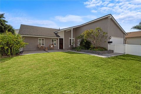 Photo of 10092 Dana Drive, Huntington Beach, CA 92646 (MLS # OC25249033)
