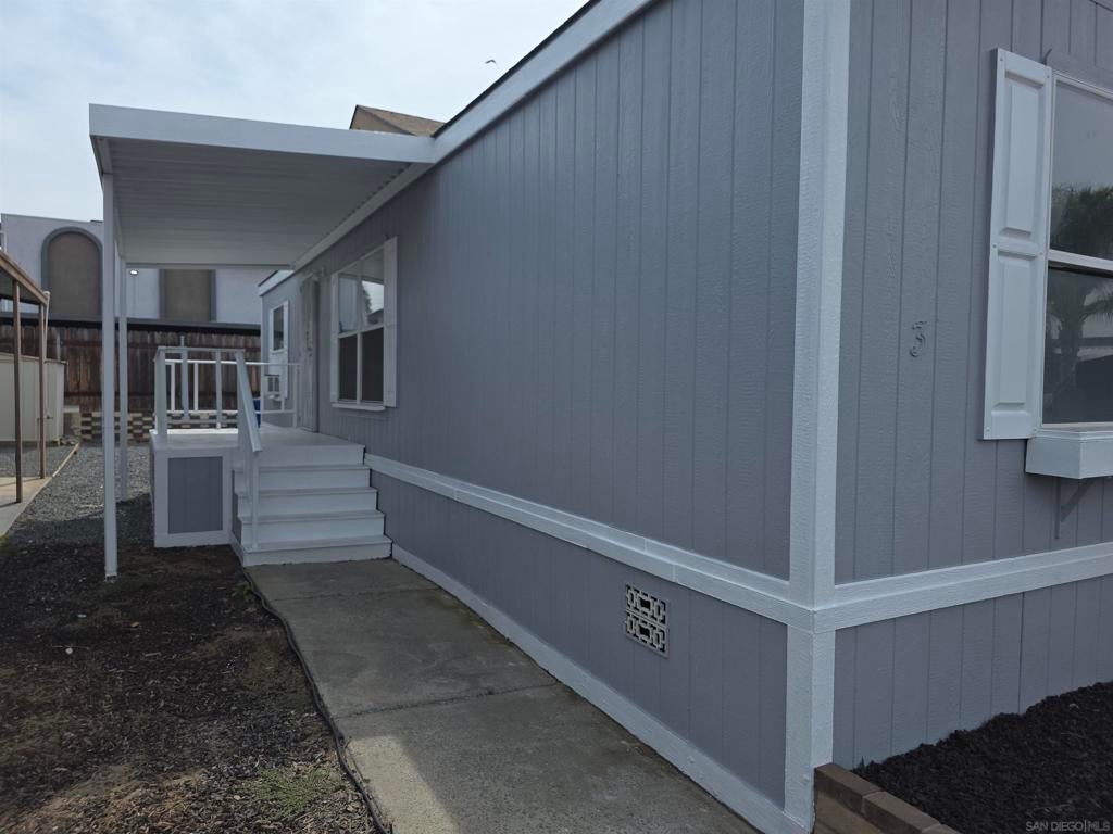 255 E BRADLEY AVE E 3
