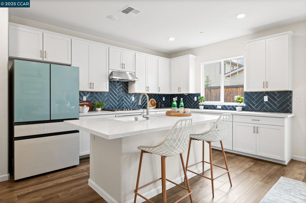 OAKLEY - Residential