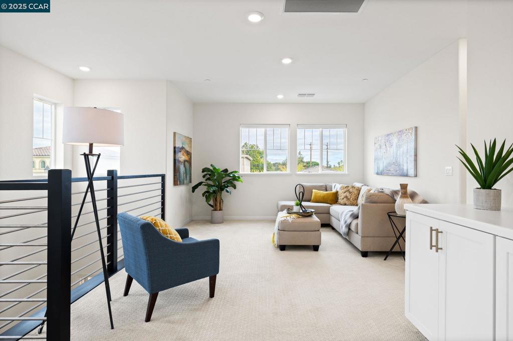 OAKLEY - Residential