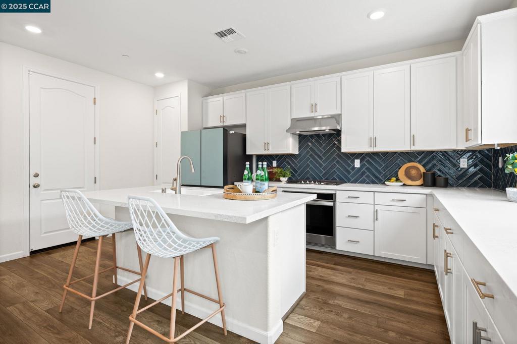 OAKLEY - Residential