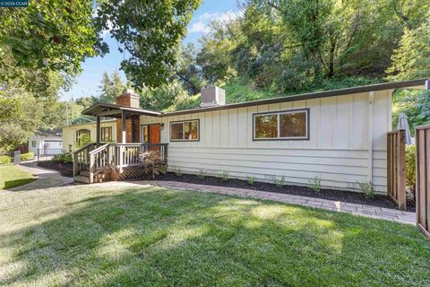 Photo of 3575 Springhill Rd Rd, Lafayette, CA 94549 (MLS # 41131671)