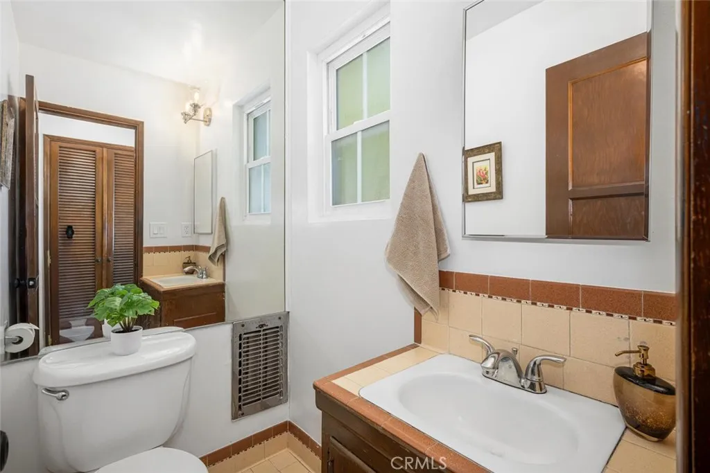 Lakewood, California 90712, United States, 3 Bedrooms Bedrooms, ,2 BathroomsBathrooms,Residential,Active,239526