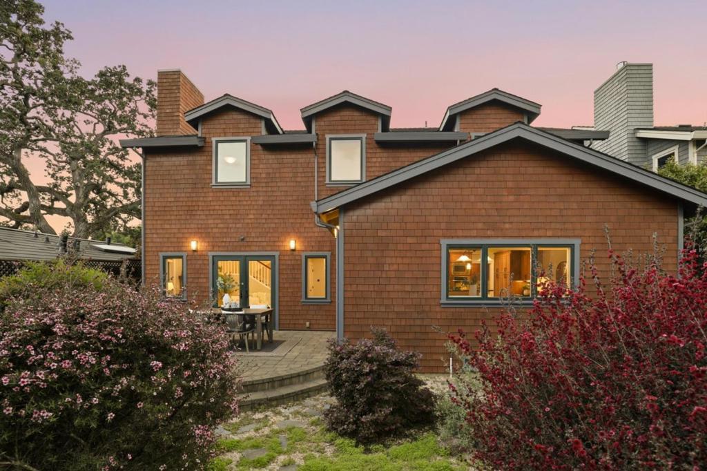 2067 Santa Cruz Avenue