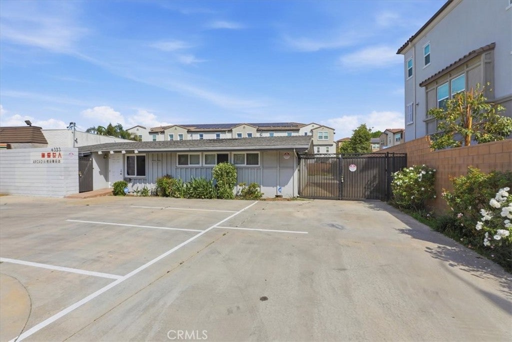 4333 Live Oak Avenue