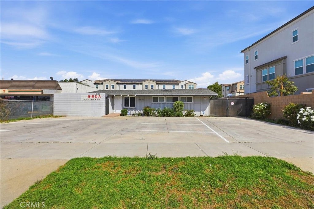 4333 Live Oak Avenue