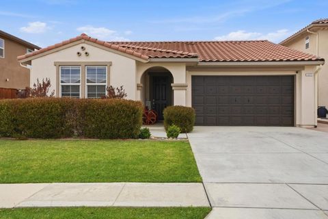 Photo of 1217 Palermo Court, Salinas, CA 93905 (MLS # ML82042881)