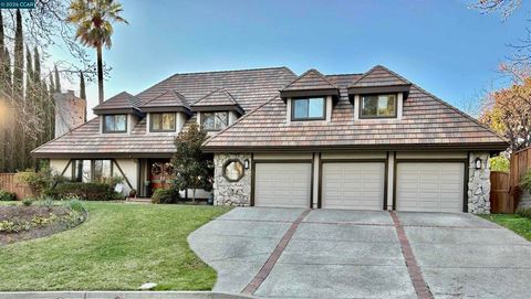 Photo of 409 Full Moon Way, Danville, CA 94506 (MLS # 41127377)