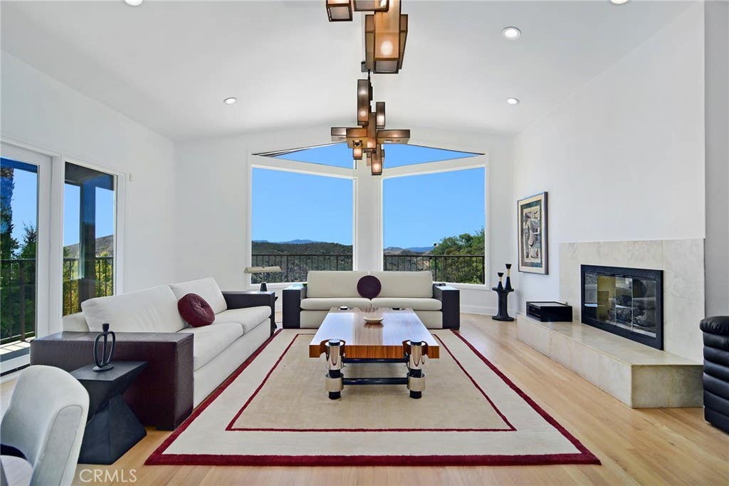 Photo of 130 Dapplegray Road, Bell Canyon, CA 91307 (MLS # SR26161497)