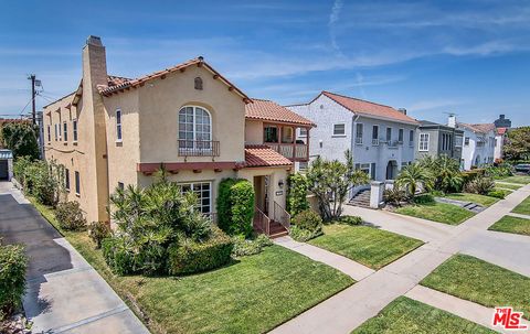 Photo of 1071 S CLOVERDALE Avenue, Los Angeles, CA 90019 (MLS # 26671139)