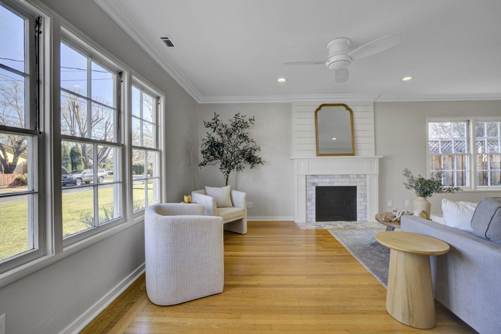 3141 3141 Hudson Ave