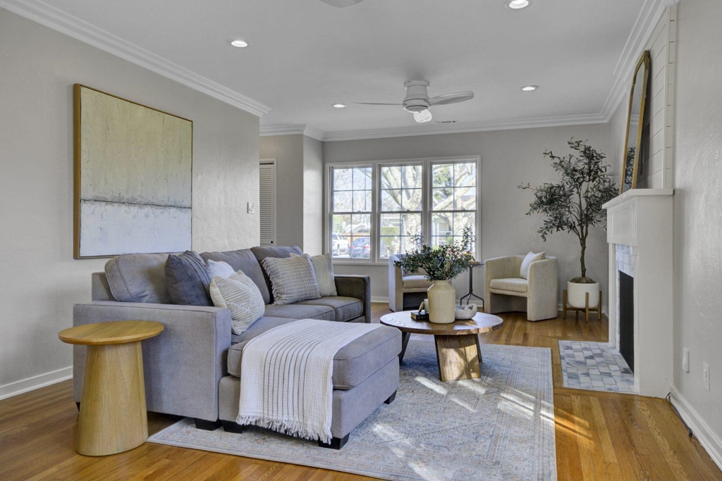 3141 3141 Hudson Ave