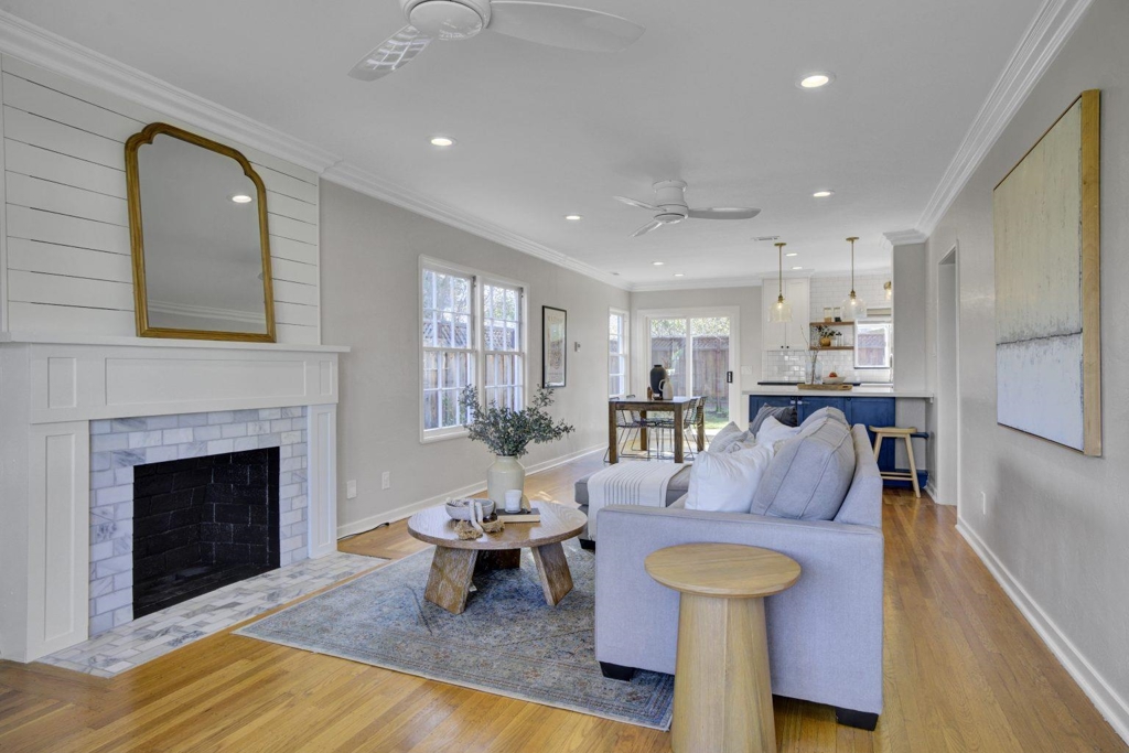 3141 3141 Hudson Ave