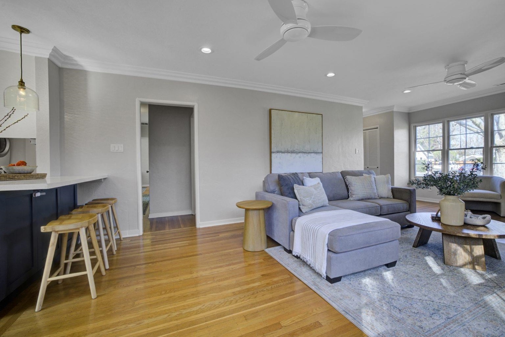 3141 3141 Hudson Ave