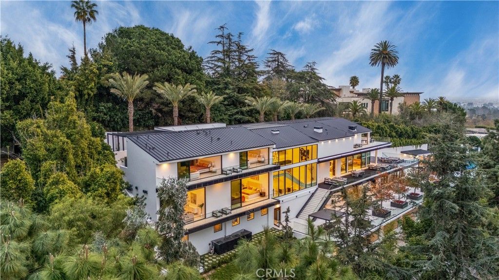 Photo of 677 Nimes Rd, Bel Air, CA 90077 (MLS # GD25232109)