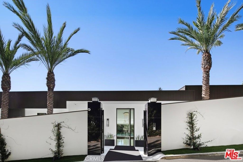 Photo of 677 Nimes Rd, Bel Air, CA 90077 (MLS # GD25232109)