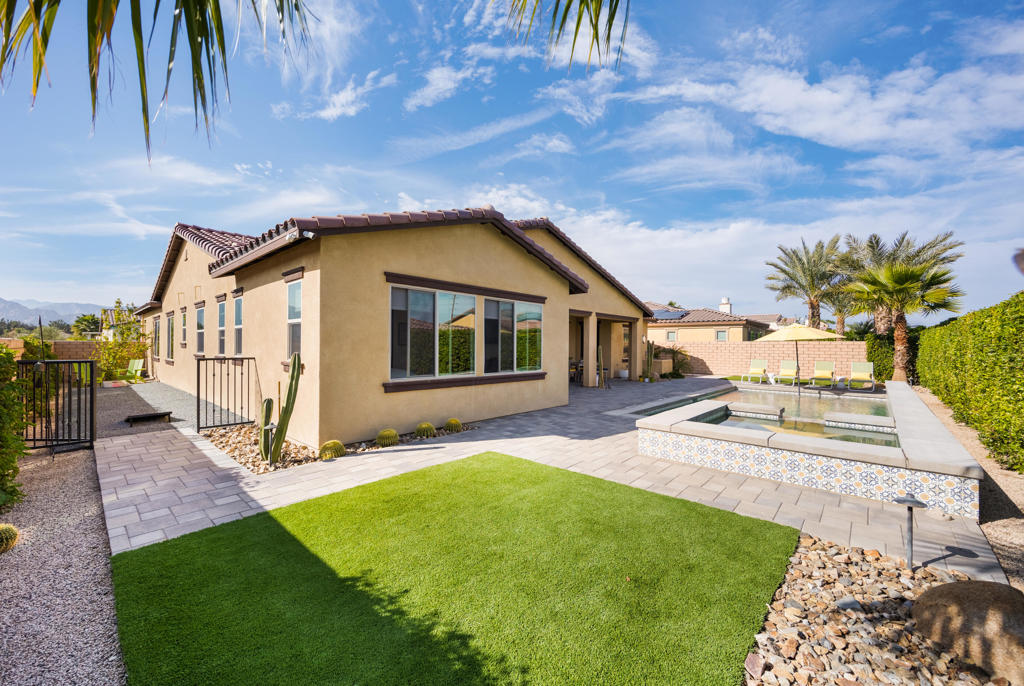 Carmela - Residential