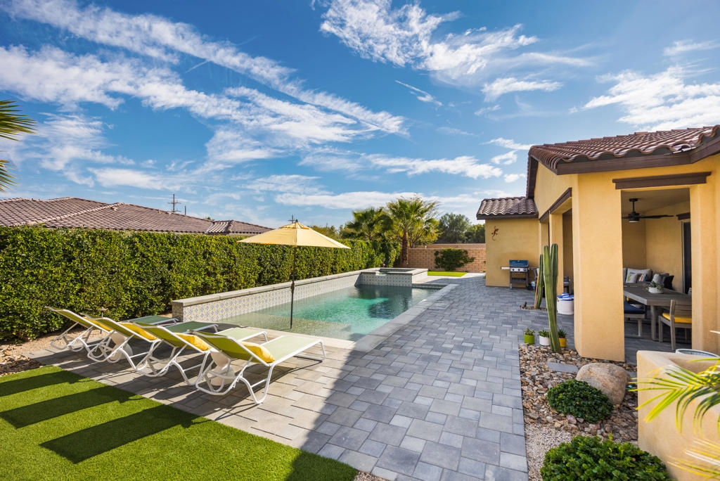Carmela - Residential