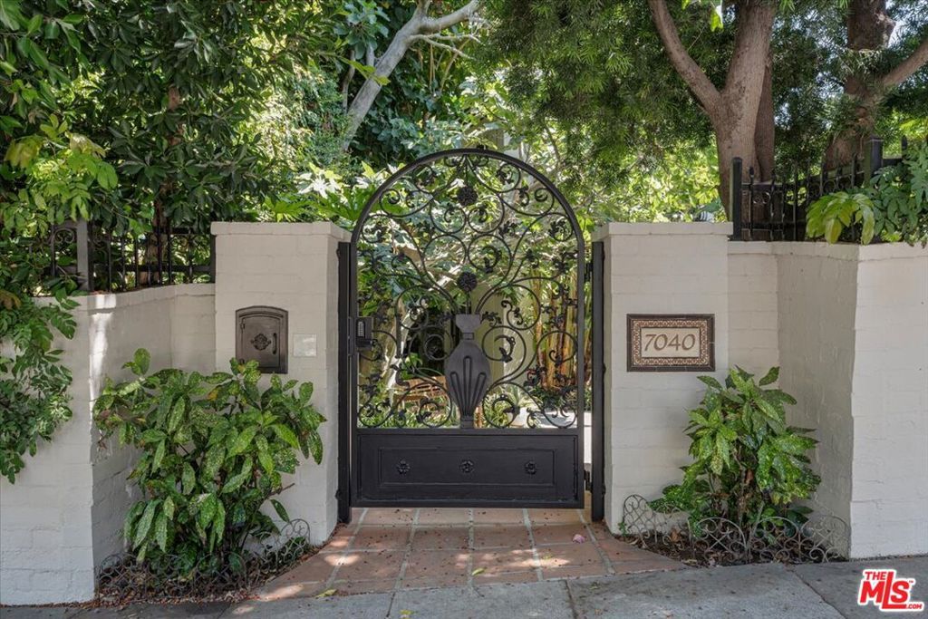 Photo of 7040 Hillside Avenue, Los Angeles, CA 90068 (MLS # 25566575)