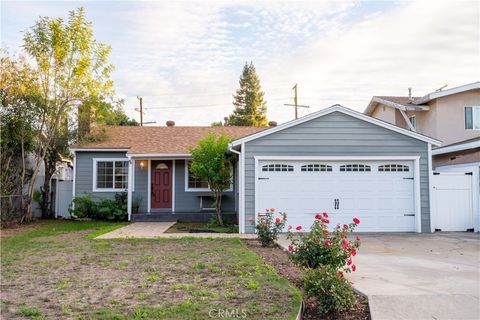 Photo of 22636 Berdon, Woodland Hills, CA 91367 (MLS # SR25263036)