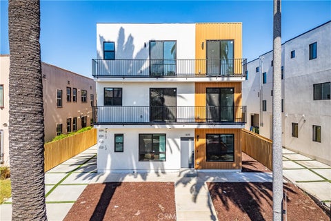 Photo of 1021 S. Citrus Avenue #3, Los Angeles, CA 90019 (MLS # BB26184273)