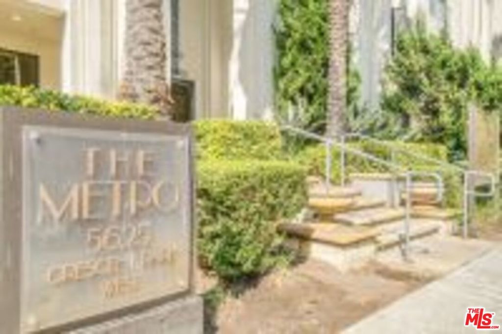 Trust sale: Property sold in as-is condition. Experience resort-style living in Playa Vista! This top-floor corner unit features soaring ceilings, abundant natural light, and an open floor plan designed for modern living. The gourmet kitchen with wonderful built-in appliances flows seamlessly into the dining and living areas, complete with 2 fireplaces and private balcony. The spacious primary suite offers a walk-in closet. Primary suite includes walk-in closet and an unfinished bathroom ready for your personal touch. In-unit laundry and two side-by-side parking spaces included. Crescent Walk residents enjoy access to Playa Vista's resort-style pools, gyms, parks, shops, and entertainment. Perfect for buyers seeking a project or customization opportunity. Mello Roos and HOA