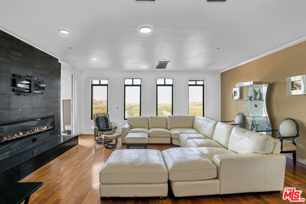 5625 Crescent Parkway 404