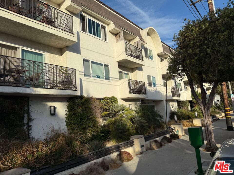 Love where you live in this cute 1+1 condo unit, just two blocks to the best beaches Los Angeles has to offer. Bright, lower rear unit with courtyard views. Stove, dishwasher and refrigerator included. Building amenities include pool, spa, gym and game room. Community laundry. Secure parking for one car in gated garage with some storage in garage. Available now. One month rent plus one month security deposit to move in. Tenant pays gas, electric, renters insurance. Pets considered with good credit.