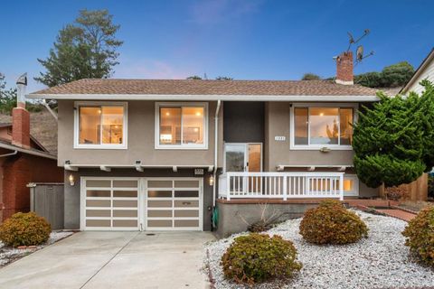 Photo of 1331 Aspen Drive, Pacifica, CA 94044 (MLS # ML82025582) Photo of 1331 Aspen Drive, Pacifica, CA 94044 (MLS # ML82025582)