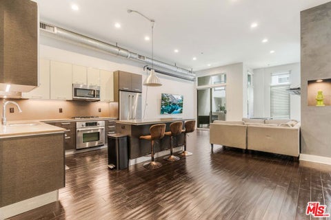 Photo of 13320 Beach Avenue #207, Los Angeles, CA 90292 (MLS # 26941967)