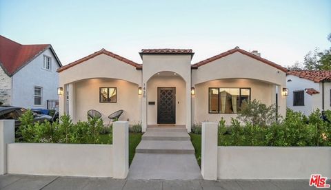 Photo of 1430 Stearns Drive, Los Angeles, CA 90035 (MLS # 26646813)