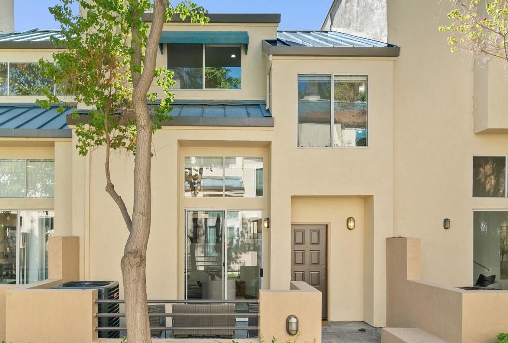Photo of 430 Galleria Drive #4, San Jose, CA 95134 (MLS # ML82024571)