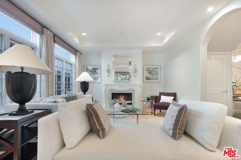 Photo of 202 N CRESCENT Drive #1, Beverly Hills, CA 90210 (MLS # 26856209)