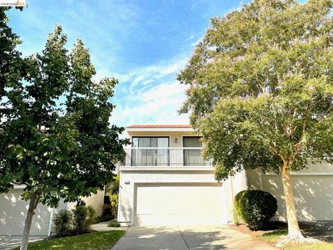 Photo of 1010 Camino Verde Cir Cir, Walnut Creek, CA 94597 (MLS # 41133728)