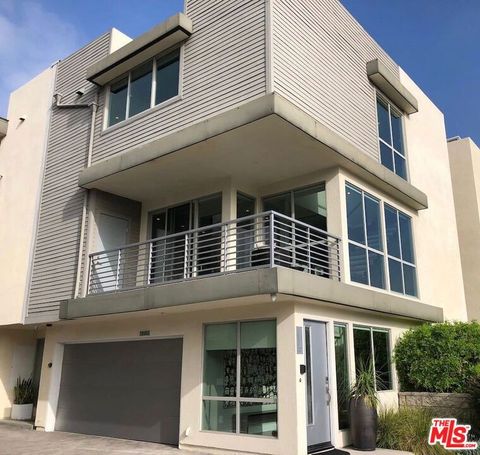 Photo of 12003 Emery Lane, Valley Village, CA 91607 (MLS # 26636397)