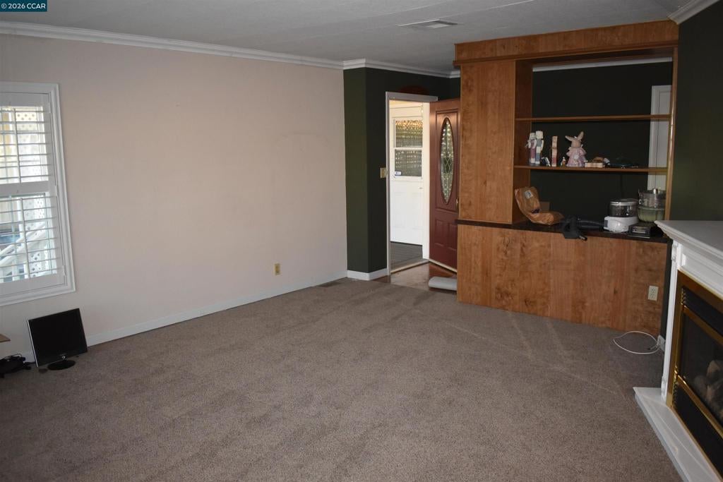 376 Avenida Flores