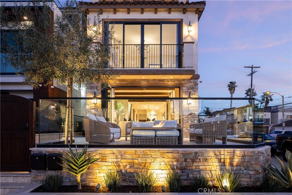 Photo of 302 3rd St, Huntington Beach, CA 92648 (MLS # PW26040468)