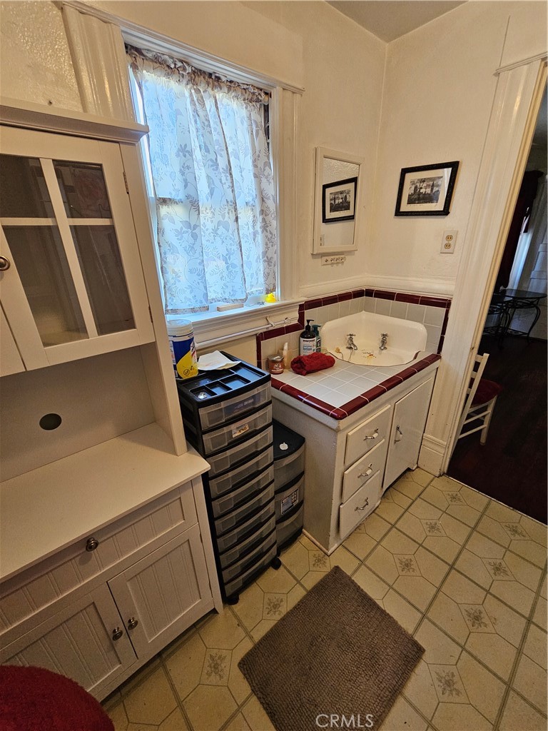 Santa Ana Triangle - Residential